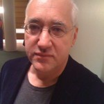 Sebastian Currier lässt sich dann lieber direkt vom echten American Composers Orchestra spielen: Sir Simon führt am kommenden Wochenende in Berlin sein Harfenkonzert urauf. 